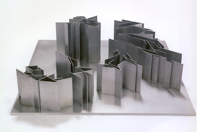  Paisaje III  (1996), de Pablo Palazuelo, en la exposición  El plano expandido. 
