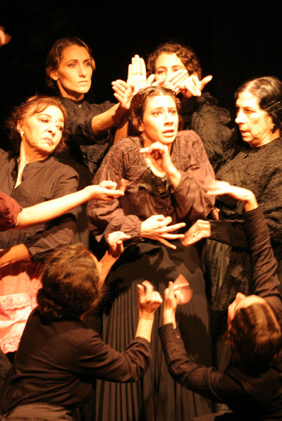 Un momento del montaje de  La casa de Bernarda Alba .