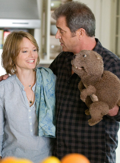 Jodie Foster y Mel Gibson, en una imagen de la película  The beaver. 