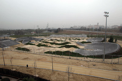 Circuito municipal de BMX, deteriorándose por falta de uso desde su inauguración en agosto pasado.
