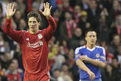Fernando Torres en un partido contra el Chelsea.