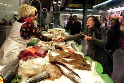 Tura veta a la prensa para que los militantes "se sinceren"