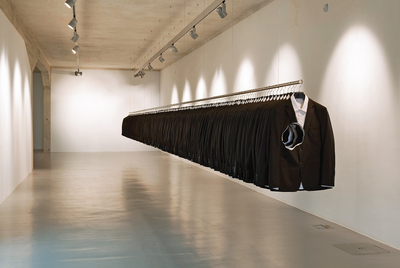 En 2010, Los Carpinteros expusieron por primera vez en Madrid, en la galería Ivorypress, una pieza titulada  16m .