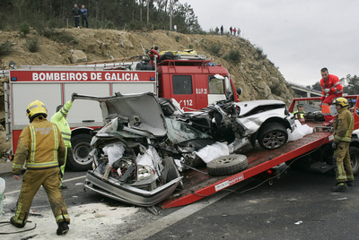 Un impacto entre un turismo y un todoterreno causa tres muertos