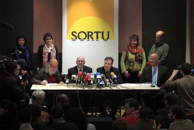 Integrantes de la nueva formación de la izquierda  abertzale,  durante su presentación ayer en el Club de Amigos de la Unesco,rnen Madrid.