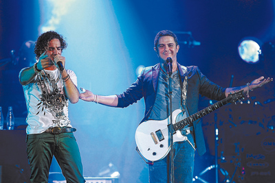  Las cuentas en Twitter de David Bisbal y Alejandro Sanz les han traído algunos quebraderos de cabeza. Los expertos recomiendan empezar reconociendo los errores. 