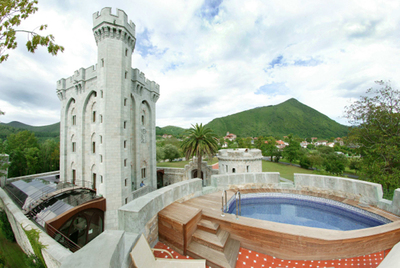 Torreón del hotel Castillo de Arteaga.