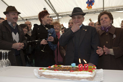 El folk gallego celebra los 90 años de Seivane entre gaitas
