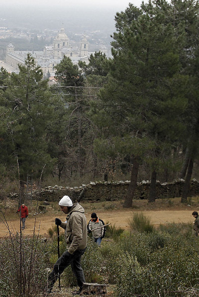 Familiares y amigos de María Piedad García buscan por San Lorenzo de El Escorial.