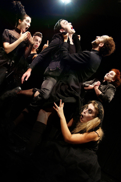 Una escena del musical  Ruddigore o la estirpe maldita,  por Egos Teatre.