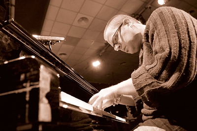 Abe Rábade actúa con su nuevo trío en el Café Central.