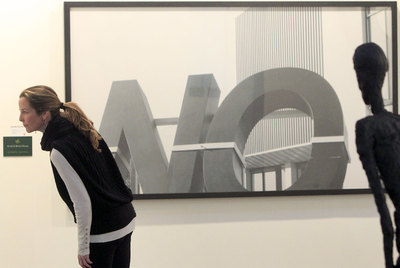 La escultura de Santiago Sierra,  No,  en la galería Helga de Alvear en Arco.