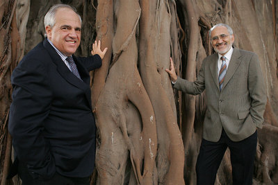 Samper (izquierda) propone legalizar la droga. Mesa, aplicar igual acorralamiento que al fumador.