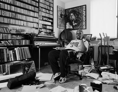 FOTOGALERIA: Christian McBride rodeado de guitarras y de un contrabajo