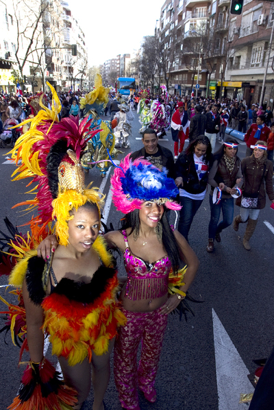 Diablos, 'majorettes' y sones dominicanos