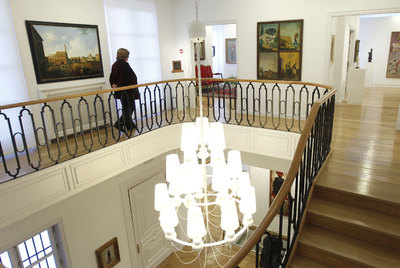 Escalera de la Casa-Museo Fuente del Rey, en Aravaca, dedicada al arte modernista catalán.