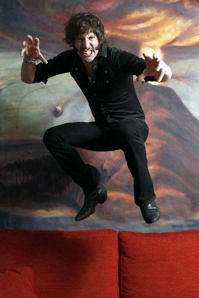 El músico Adan Jodorowsky, conocido como  Adanowsky. 