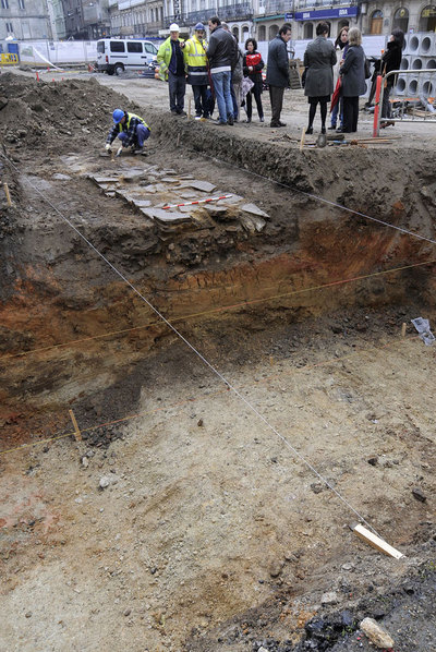 Unas obras dejan al descubierto en Lugo restos del acueducto romano