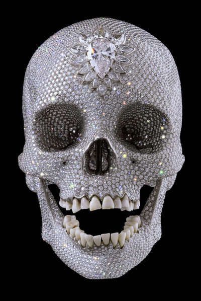  For the Love of God  (2007), calavera con 8.601 diamantes incrustados, obra de Damien Hirst.
