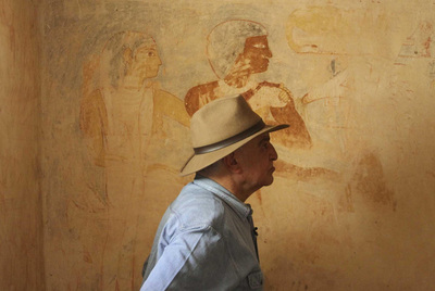 Zahi Hawass, que dimitió ayer de su cargo de ministro de Antigüedades de Egipto, retratado en Saqqara.rncordon press