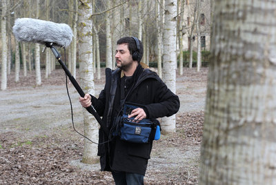 Xabier Erkizia realiza una grabación para el proyecto que promueve.