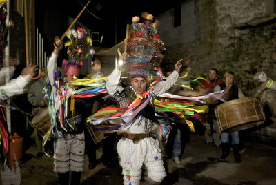 Las 'mázcaras' de Formentelos visitan Paradela, en Manzaneda