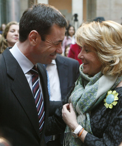 Homenaje a las mujeres y saludo