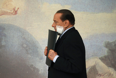 Silvio Berlusconi comparece ante los medios para explicar la reforma, en Roma. Il Cavaliere acaba de someterse a una nueva intervención por las consecuencias de la agresión sufrida en 2009.