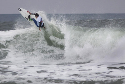 La élite del surf  promociona la costa de A Mariña sobre la tabla