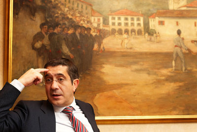 El  lehendakari,  Patxi López, en la sede de Ajuria Enea.