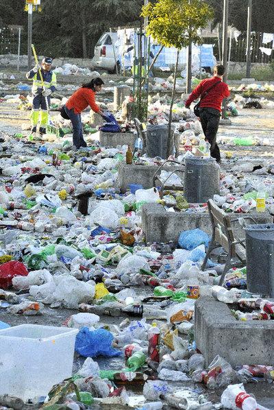 La fiesta deja 50 toneladas de basura