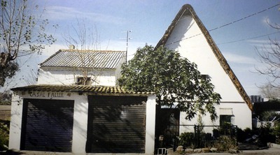 La barraca del  Tio Llenya , ya demolida, en una imagen del libro  Arquitectura rural valenciana .