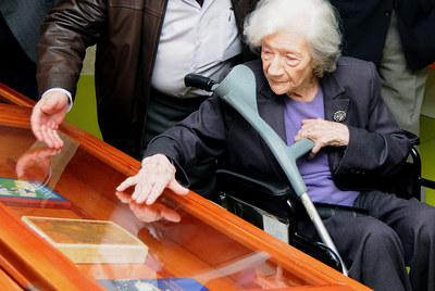 Ana María Matute, en la inauguración de la biblioteca de Almonte.