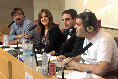 Evaristo Canete (izquierda), junto a Ana Blanco y los dos estudiantes de la Complutense.