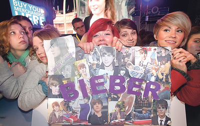  Fans de Justin Bieber en el estreno de su película en Londres. 