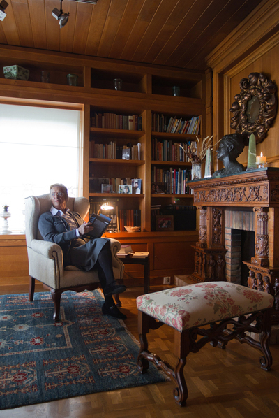 La poeta María Victoria Atencia, en su casa de Málaga.