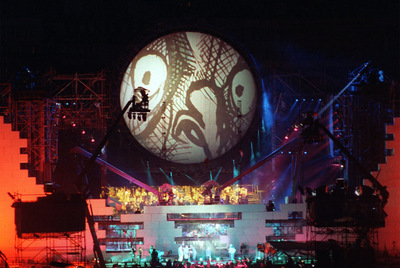 Imagen del concierto de  The Wall,  de Pink Floyd, en Berlín en 1990.