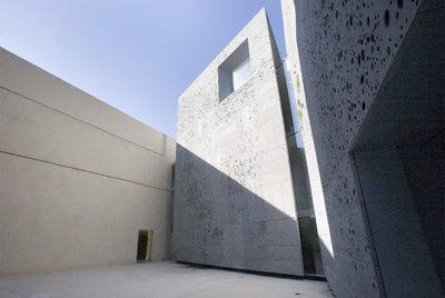 Intersección de los nuevos muros y los viejos de San Telmo.