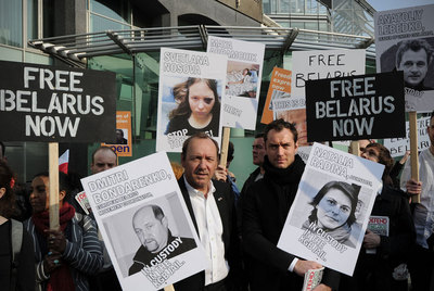 Spacey y Law, contra la mordaza