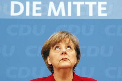 La canciller Merkel comparece ante la prensa tras la reunión de su partido, en Berlín.