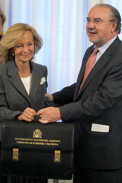 Solbes entrega la cartera ministerial a Salgado en 2009.