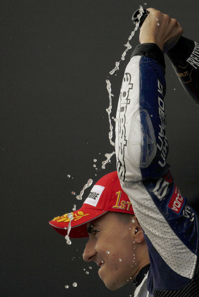 Lorenzo también reina bajo la lluvia