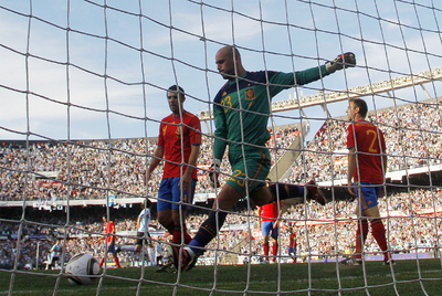 Reina, junto a Marchena y Monreal, en el Argentina-España disputado en septiembre.