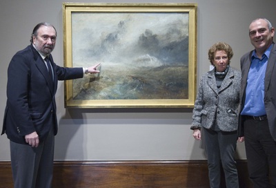 De izquierda a derecha, el director del Bellas Artes, Javier Viar; la conservadora de la pinacoteca, Ana Sánchez-Lassa, y el viceconsejero de Cultura, Antonio Rivera, ayer junto al  turner  que exhibirá el museo bilbaíno.