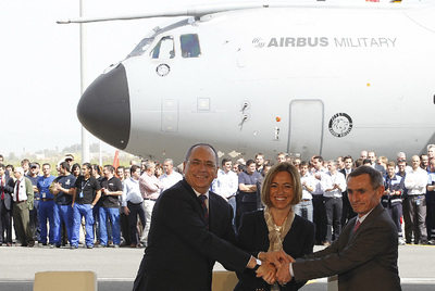 CHACÓN FIRMA EL NUEVO CONTRATO DEL A-400M