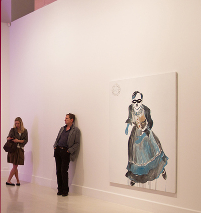 Visitantes en la muestra de Andy Hope 1930, en el Centro de Arte Contemporáneo de Málaga.