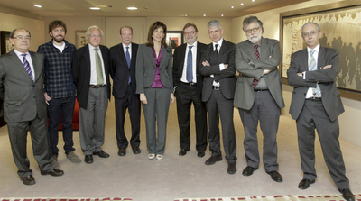El jurado de los premios Ortega, reunido ayer: de izquierda a derecha, Jesús Ceberio, Daniel Sánchez Arévalo, José Álvarez Junco, José Manuel Blecua, Amparo Moraleda, Juan Luis Cebrián, Javier Moreno, Joaquín Estefanía y José Manuel Calvo.