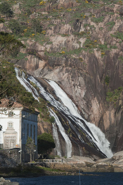 Abre por sorpresa la cascada de Ézaro