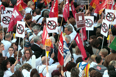 CATALUÑA PLANTA CARA AL TIJERETAZO DE MAS