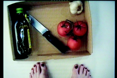 Una imagen de la pieza  Another pa amb tomaquet  (2001), de La Ribot.